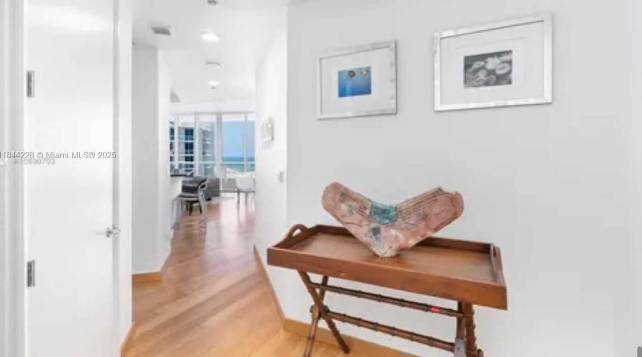 Small Image of 100 SOUTH POINTE DR #1709, Miami Beach Number 3