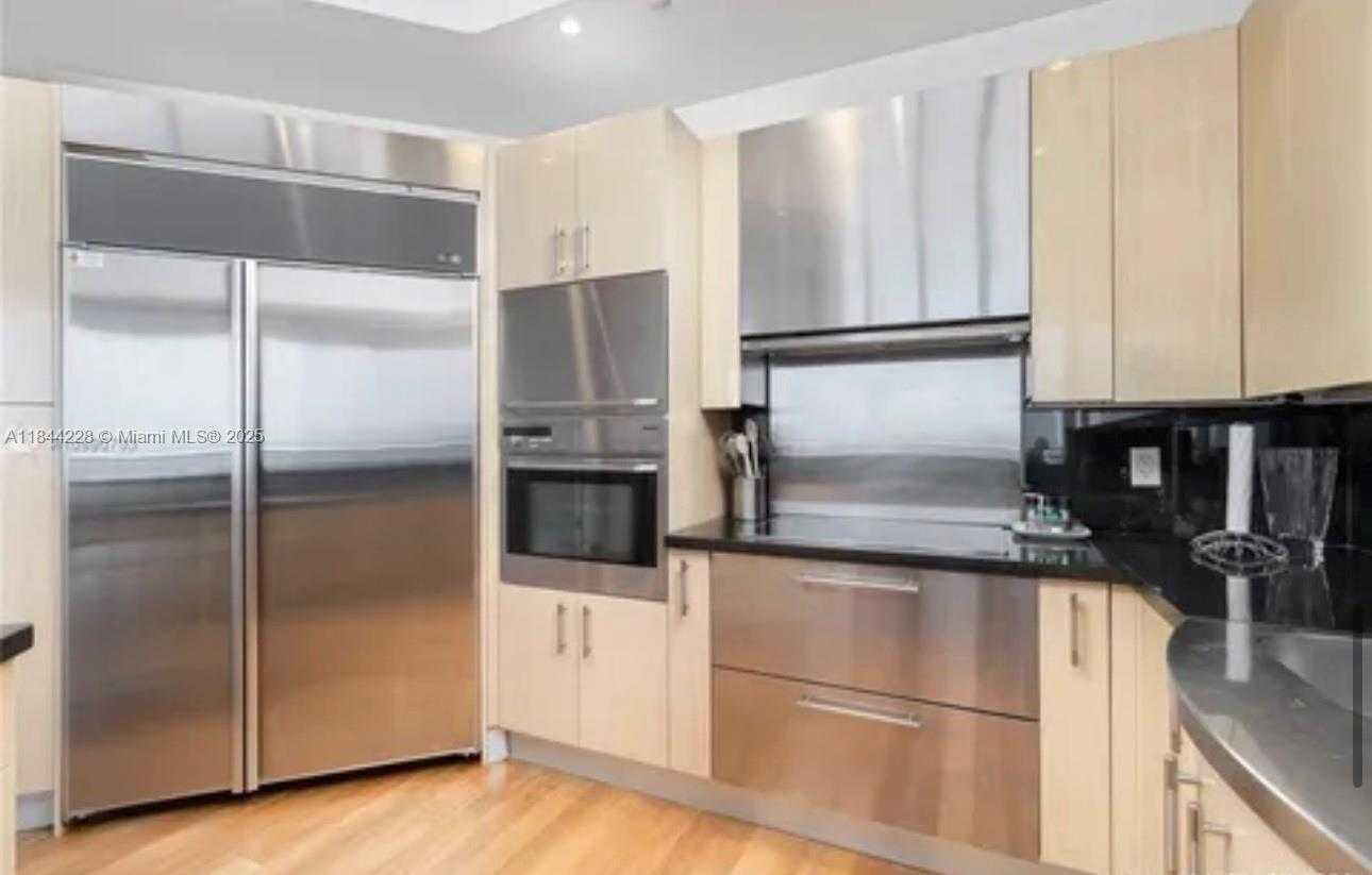 Small Image of 100 SOUTH POINTE DR #1709, Miami Beach Number 5