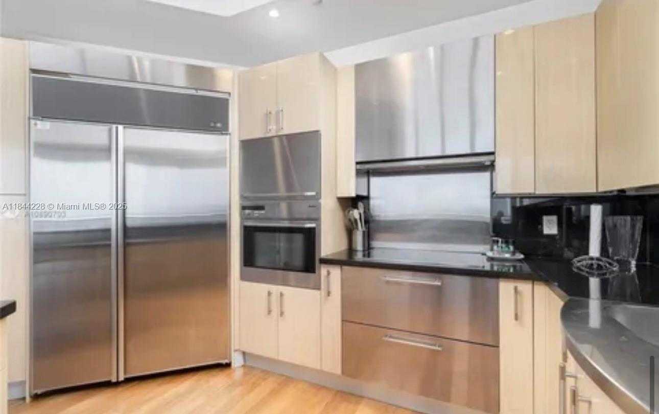 Small Image of 100 SOUTH POINTE DR #1709, Miami Beach Number 6
