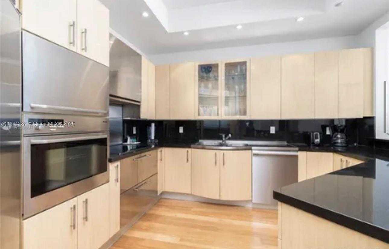 Small Image of 100 SOUTH POINTE DR #1709, Miami Beach Number 7