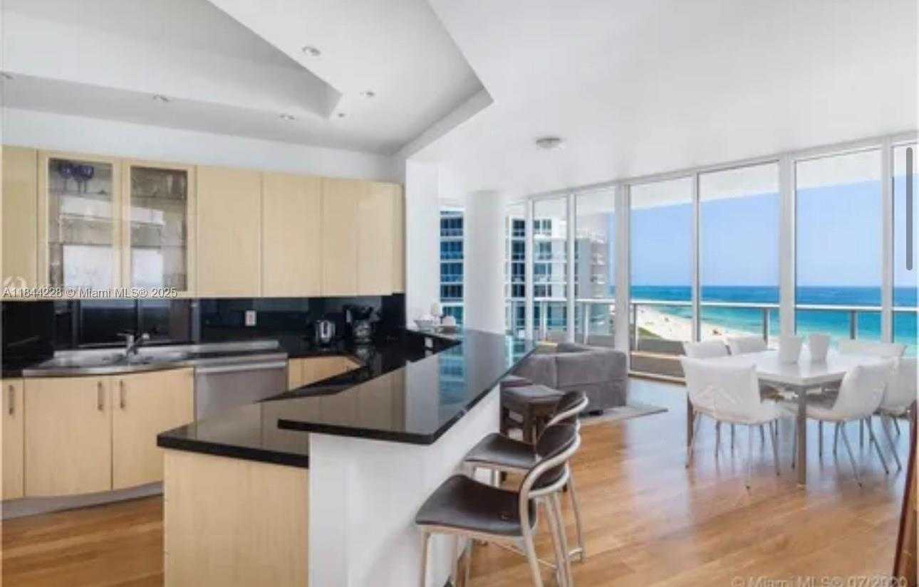 Small Image of 100 SOUTH POINTE DR #1709, Miami Beach Number 9