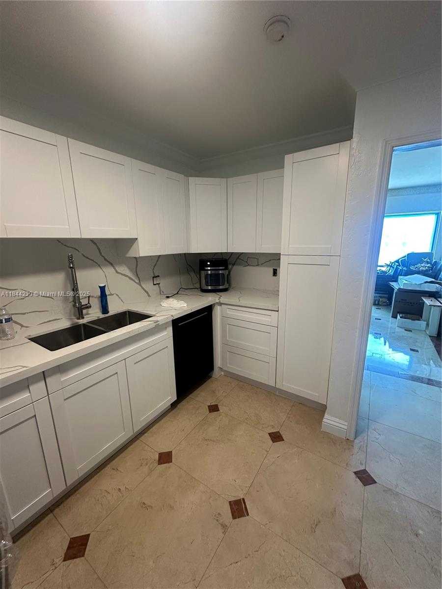 Small Image of 700 BILTMORE WAY #1212, Coral Gables Number 5