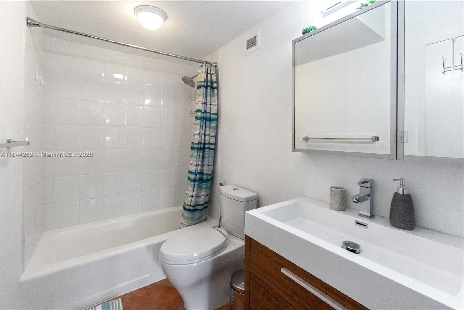 Small Image of 100 LINCOLN RD #1127, Miami Beach Number 13
