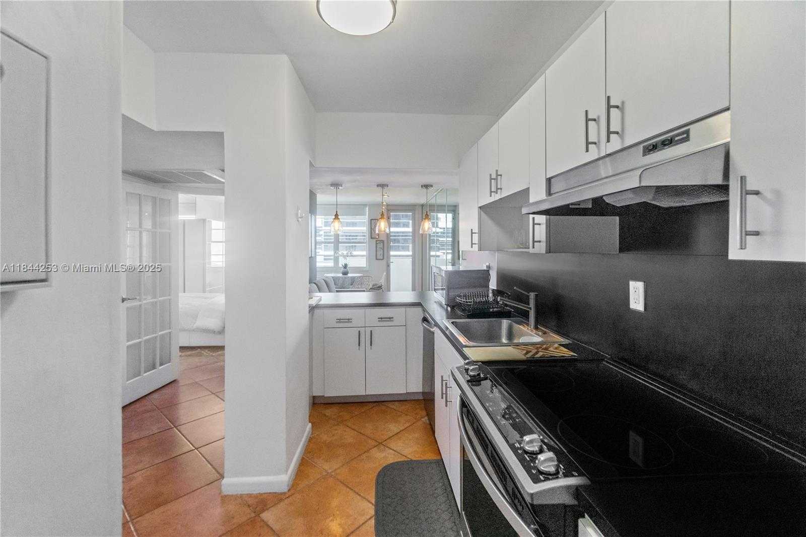 Small Image of 100 LINCOLN RD #1127, Miami Beach Number 7