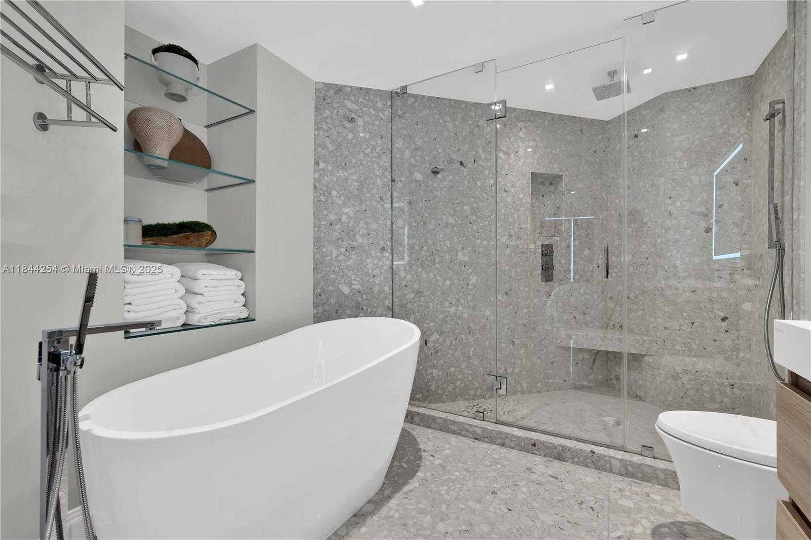 Small Image of 4201 COLLINS AVE #401, Miami Beach Number 17