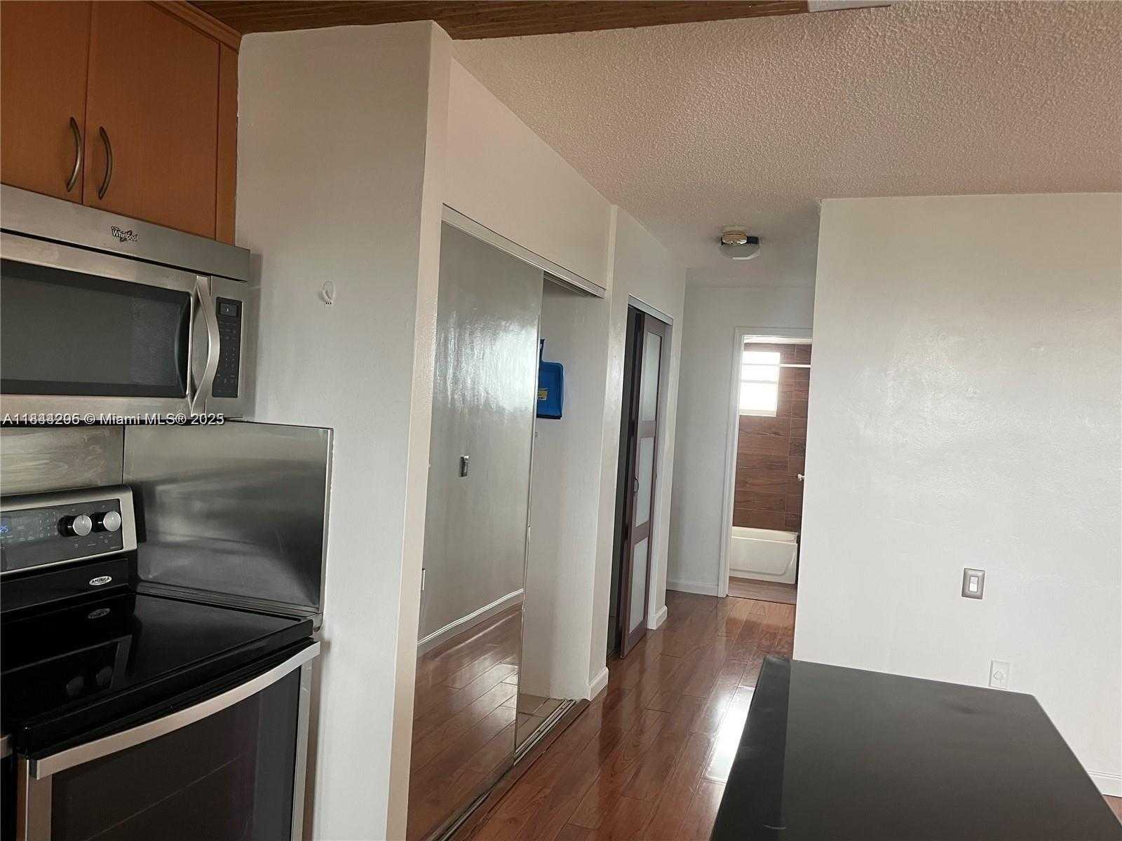 Small Image of 7904 WEST DR #508, North Bay Village Number 13