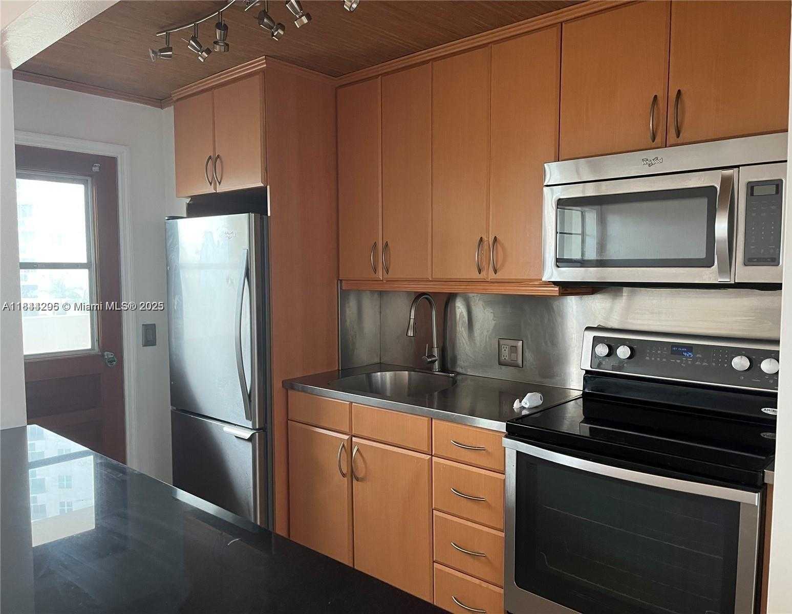 Small Image of 7904 WEST DR #508, North Bay Village Number 9