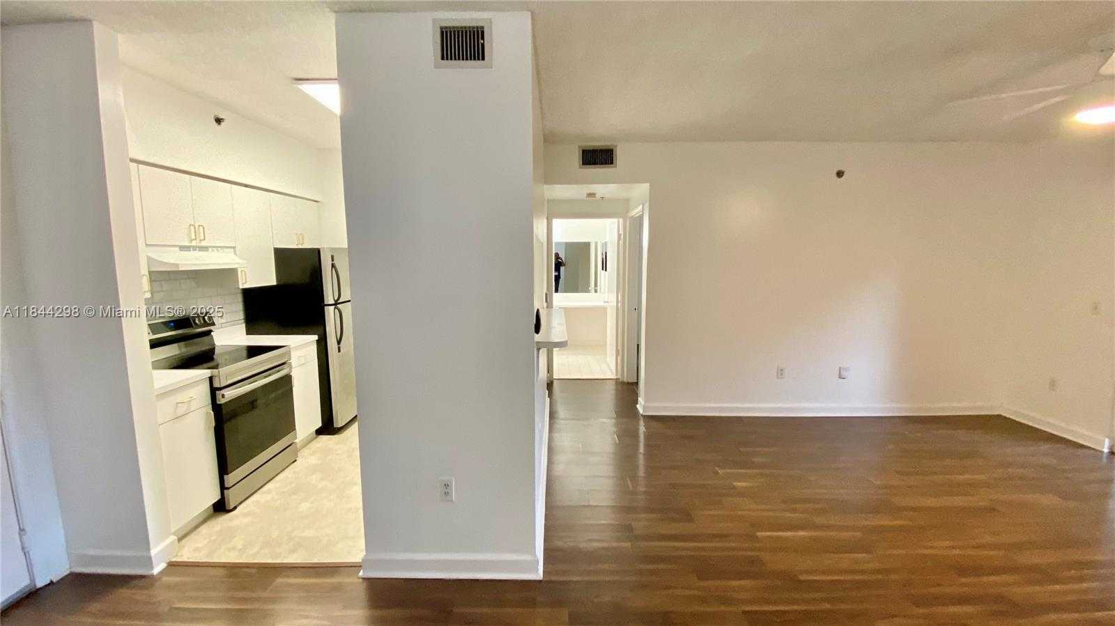 Small Image of 19901 EAST COUNTRY CLUB DR #2103, Aventura Number 3