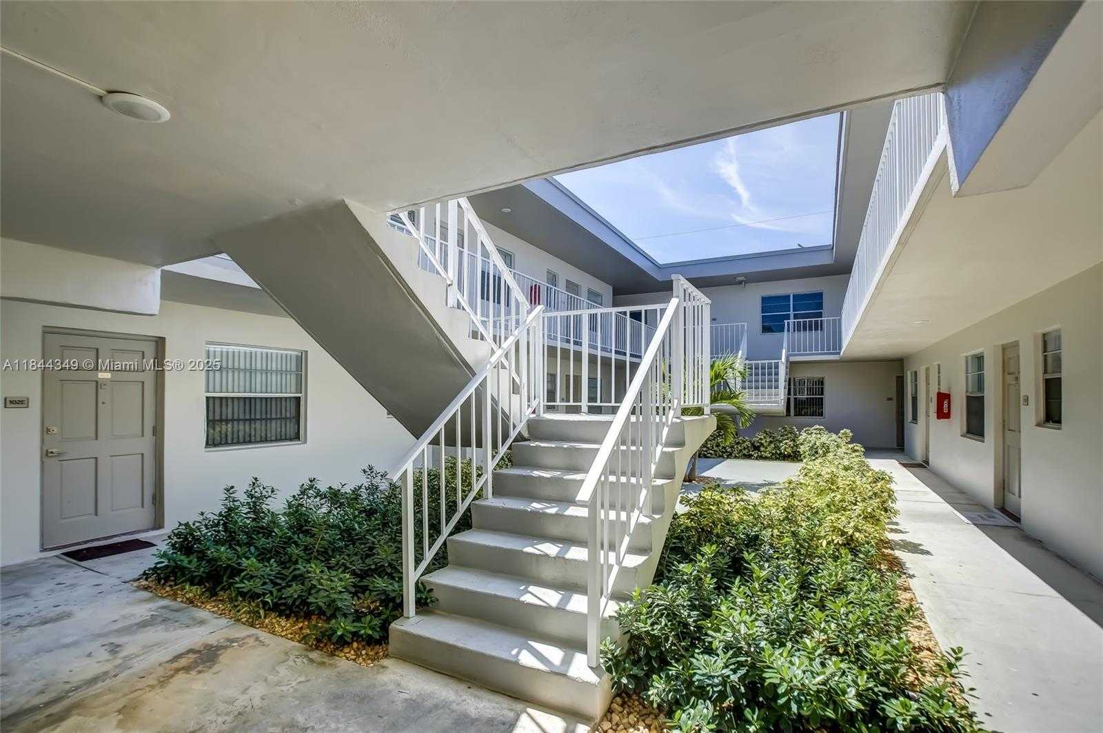 Small Image of 1720 CLEVELAND ST #206E, Hollywood Number 4