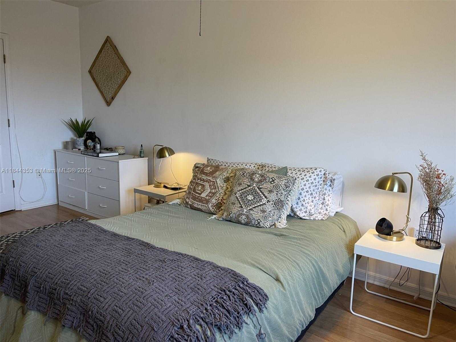 Small Image of 3500 CORAL WAY #709, Miami Number 10