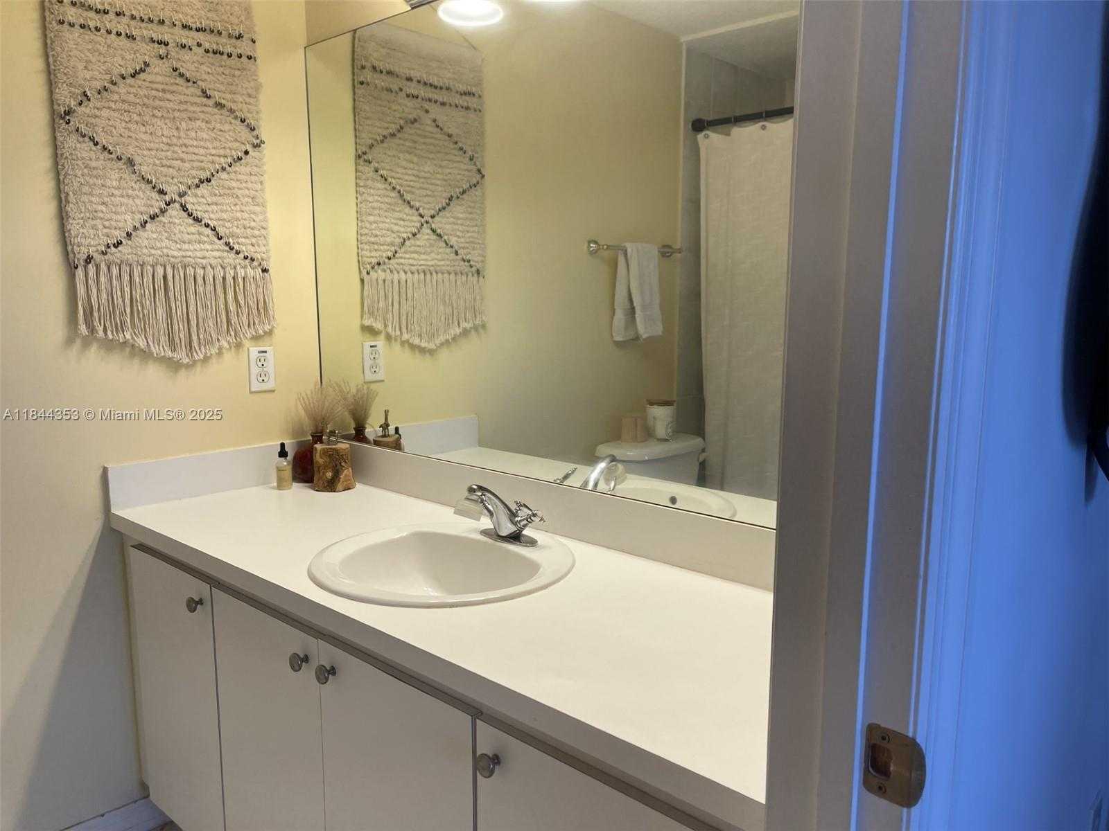 Small Image of 3500 CORAL WAY #709, Miami Number 13