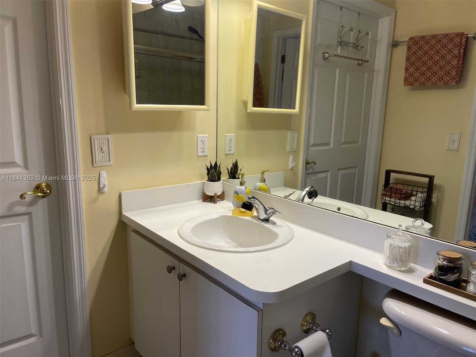 Small Image of 3500 CORAL WAY #709, Miami Number 14