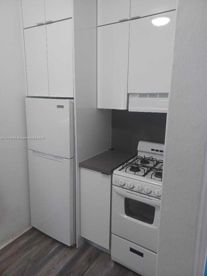 Small Image of 6950 BYRON AVE #1, Miami Beach Number 3