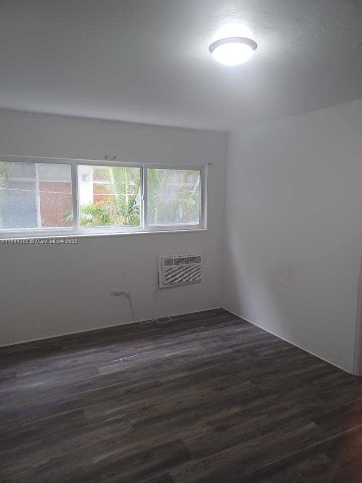 Small Image of 6950 BYRON AVE #1, Miami Beach Number 7