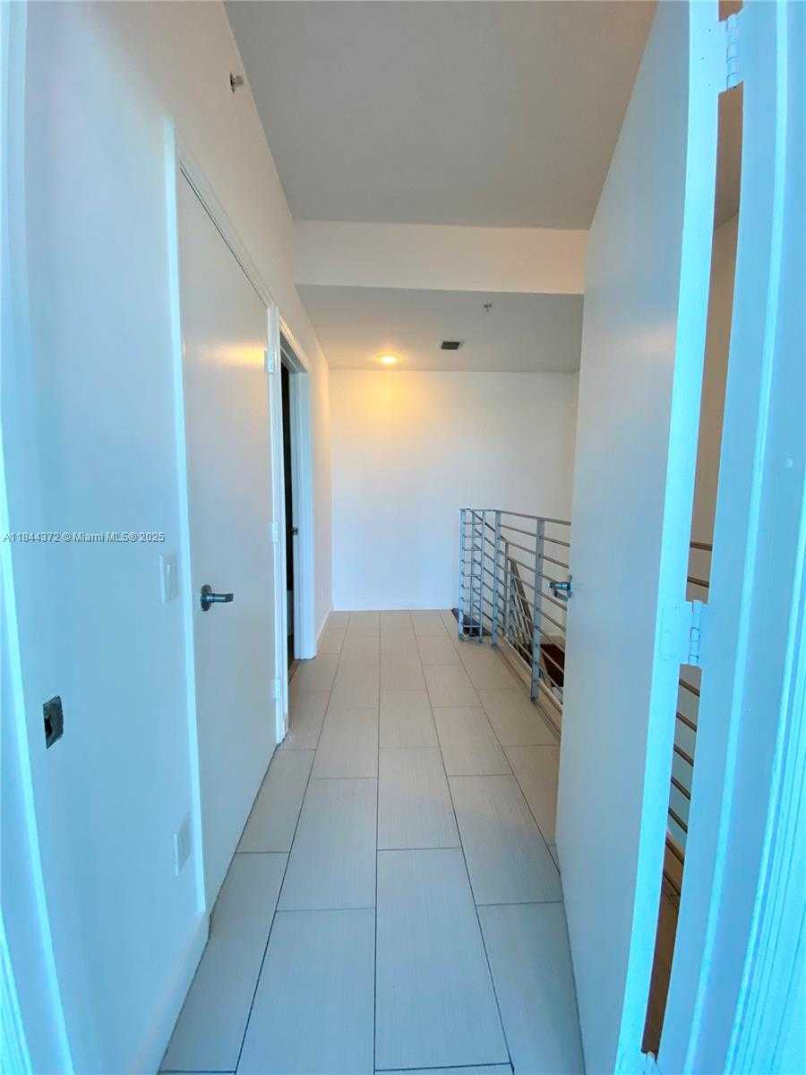 Small Image of 60 SOUTH WEST 13TH ST #1809, Miami Number 17