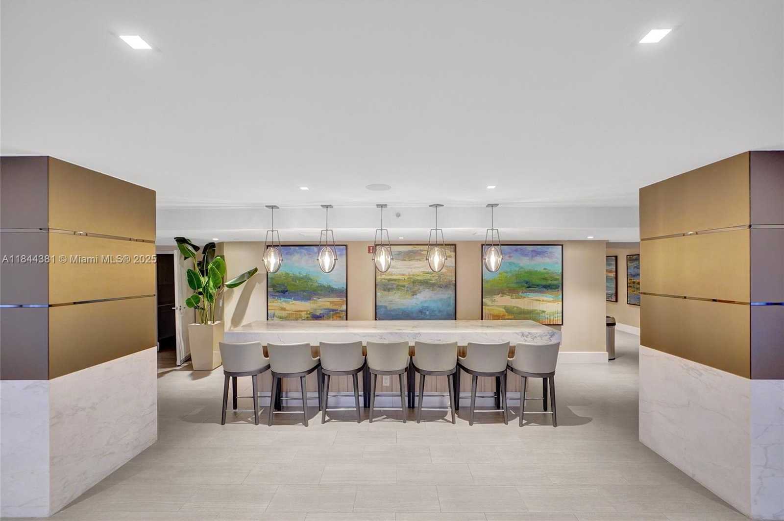 Small Image of 21150 POINT PL #406, Aventura Number 100