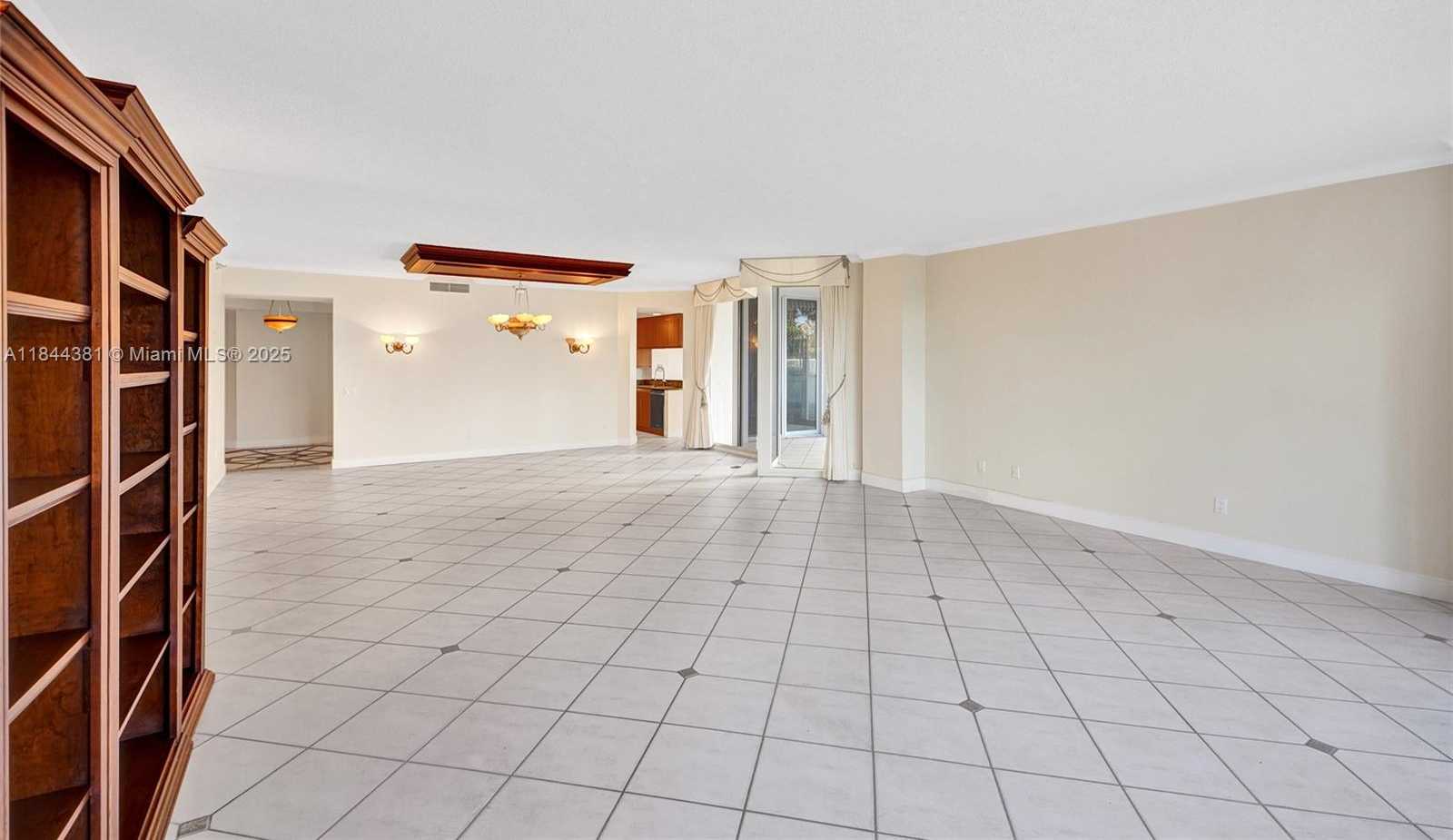 Small Image of 21150 POINT PL #406, Aventura Number 22