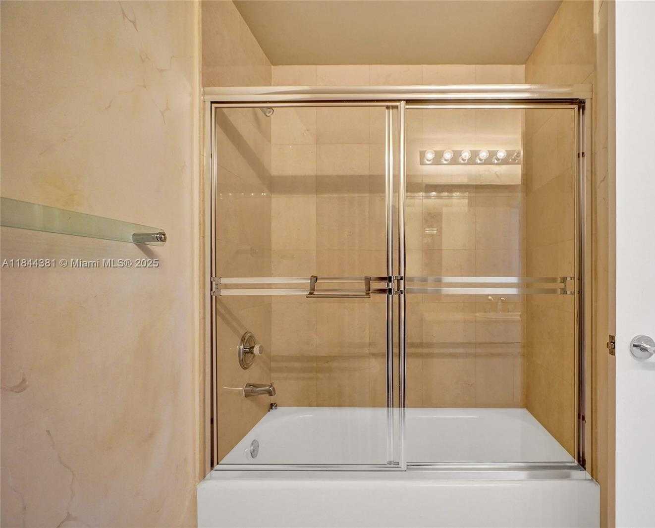 Small Image of 21150 POINT PL #406, Aventura Number 35