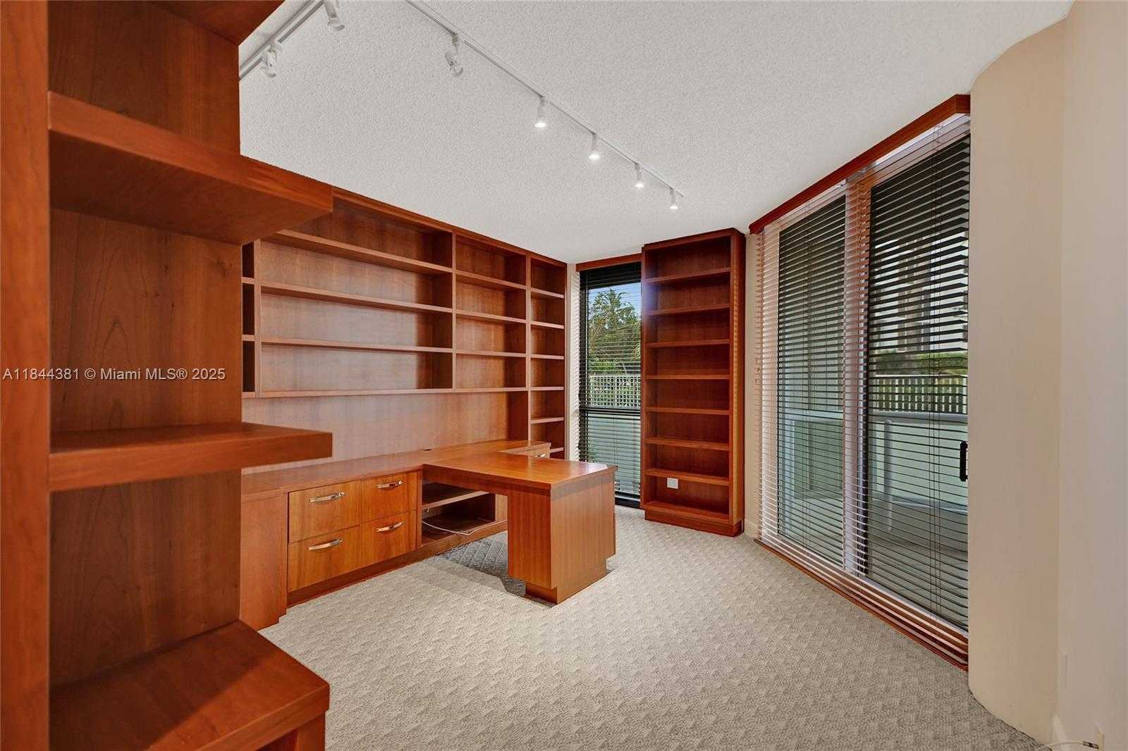 Small Image of 21150 POINT PL #406, Aventura Number 37