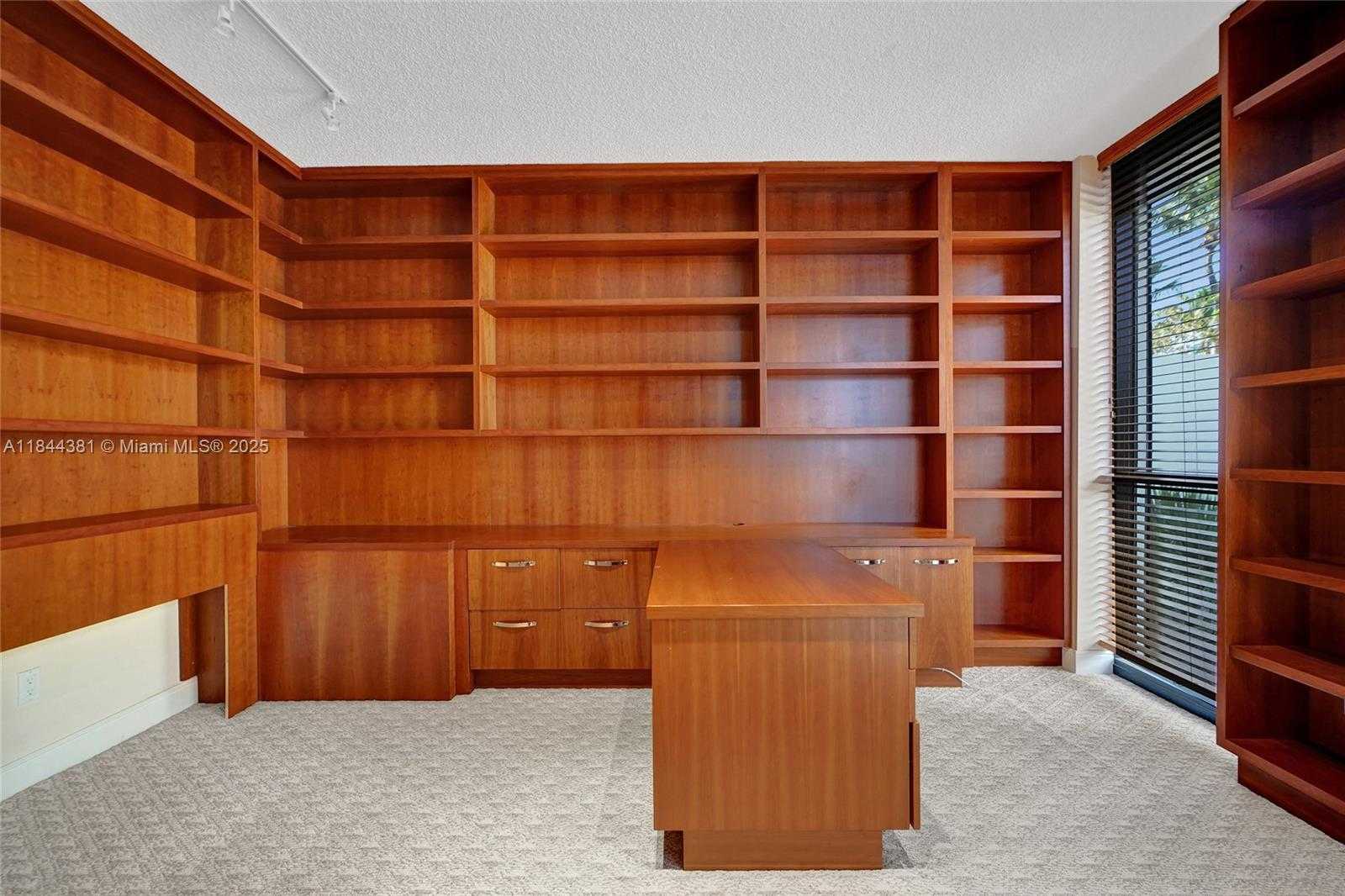 Small Image of 21150 POINT PL #406, Aventura Number 39