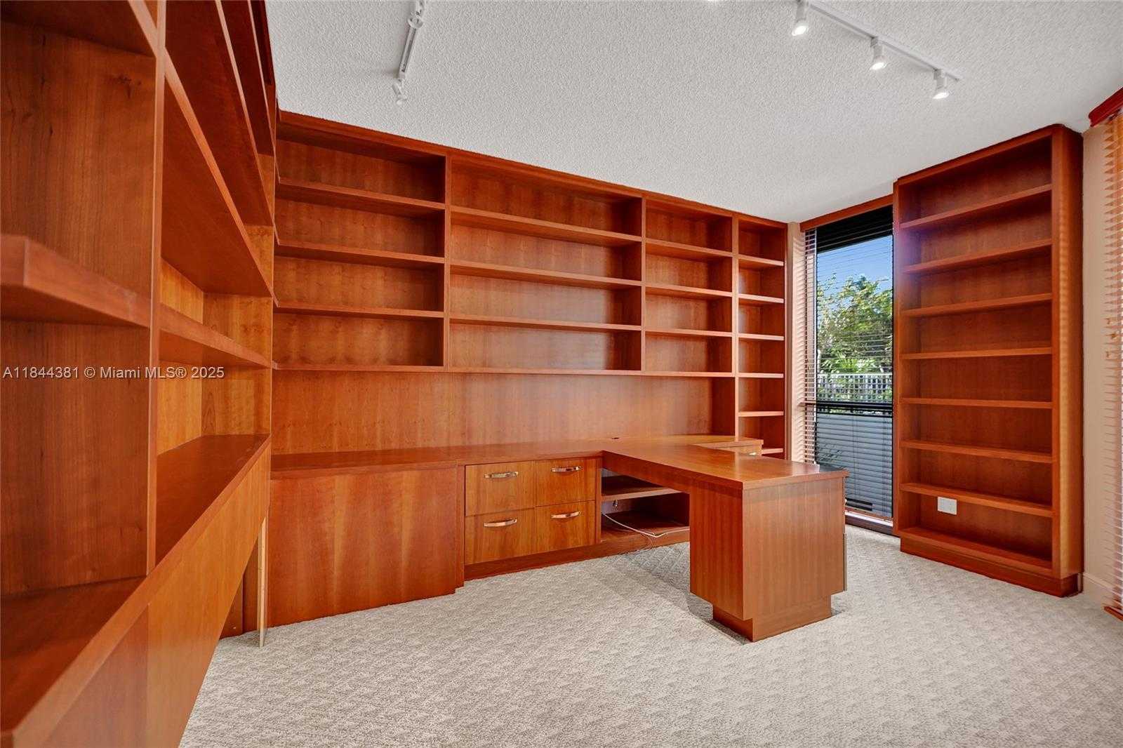 Small Image of 21150 POINT PL #406, Aventura Number 40