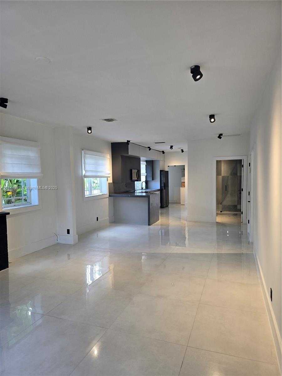 Small Image of 1033 TYLER ST, Hollywood Number 2