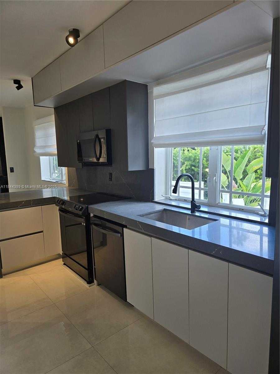 Small Image of 1033 TYLER ST, Hollywood Number 5