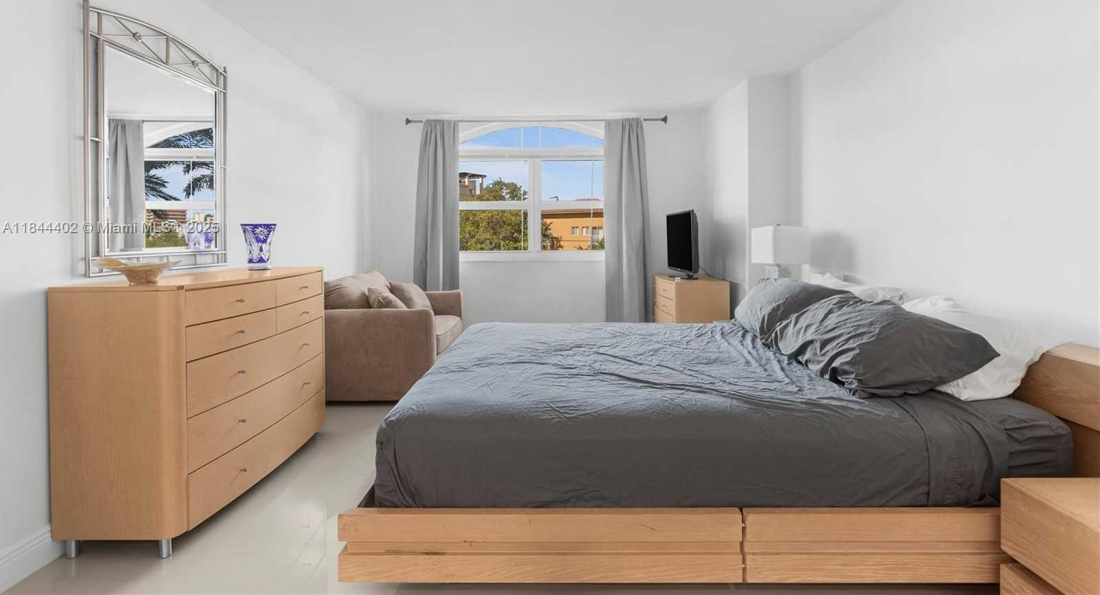 Small Image of 90 ALTON RD #409, Miami Beach Number 6