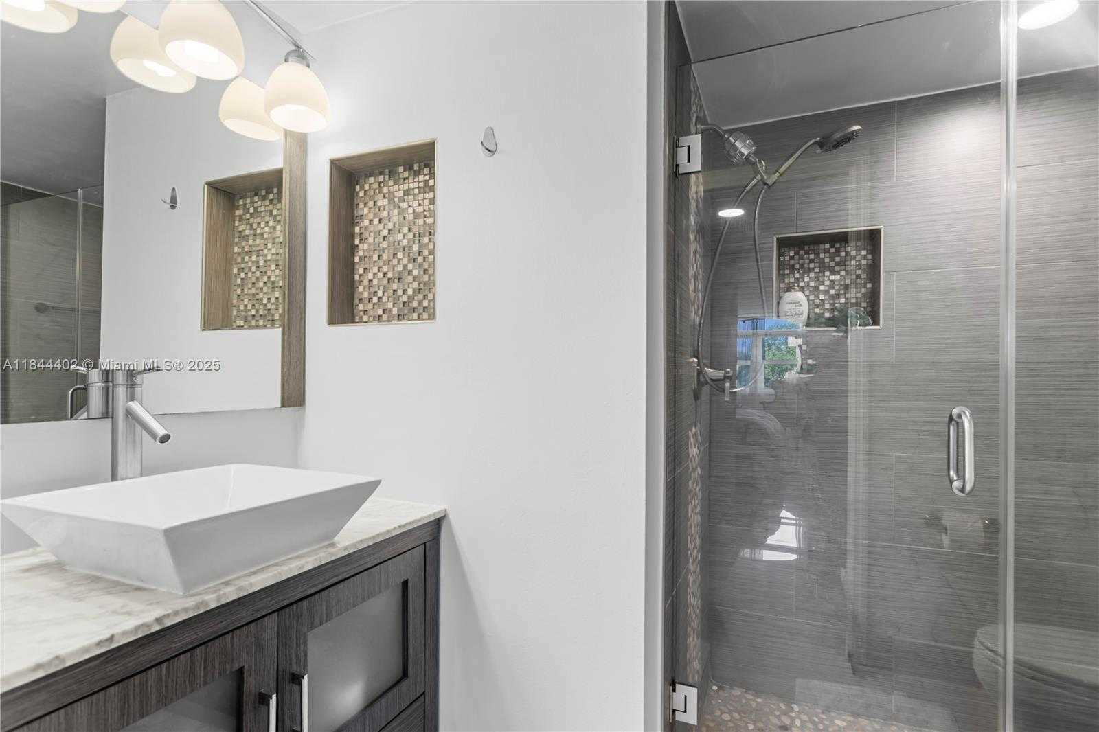 Small Image of 90 ALTON RD #409, Miami Beach Number 7