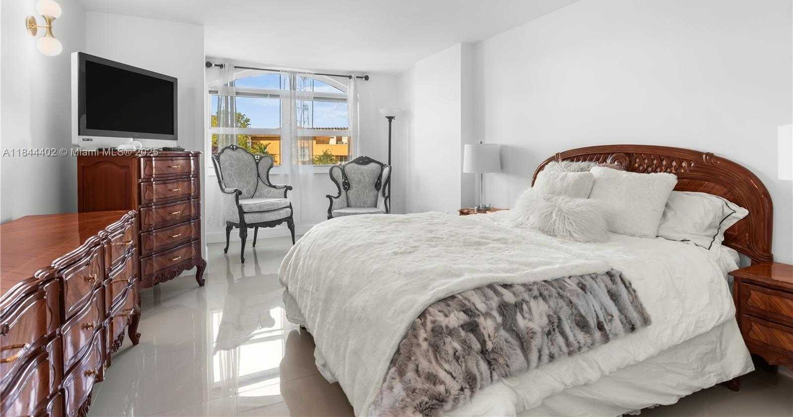 Small Image of 90 ALTON RD #409, Miami Beach Number 8