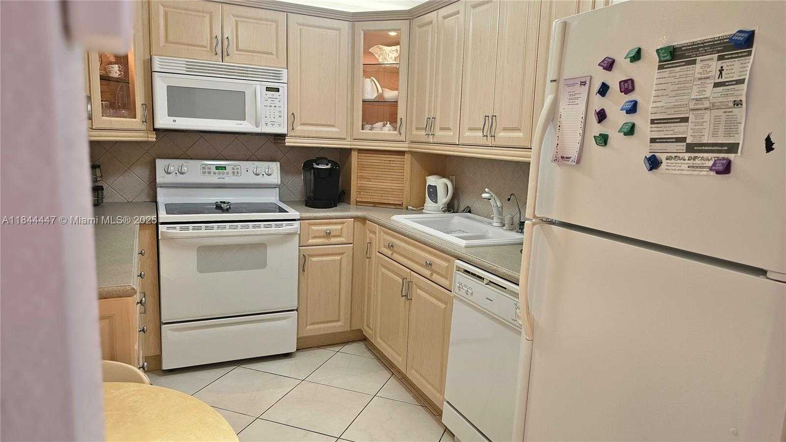 Small Image of 1950 SOUTH OCEAN DR #9C, Hallandale Beach Number 3