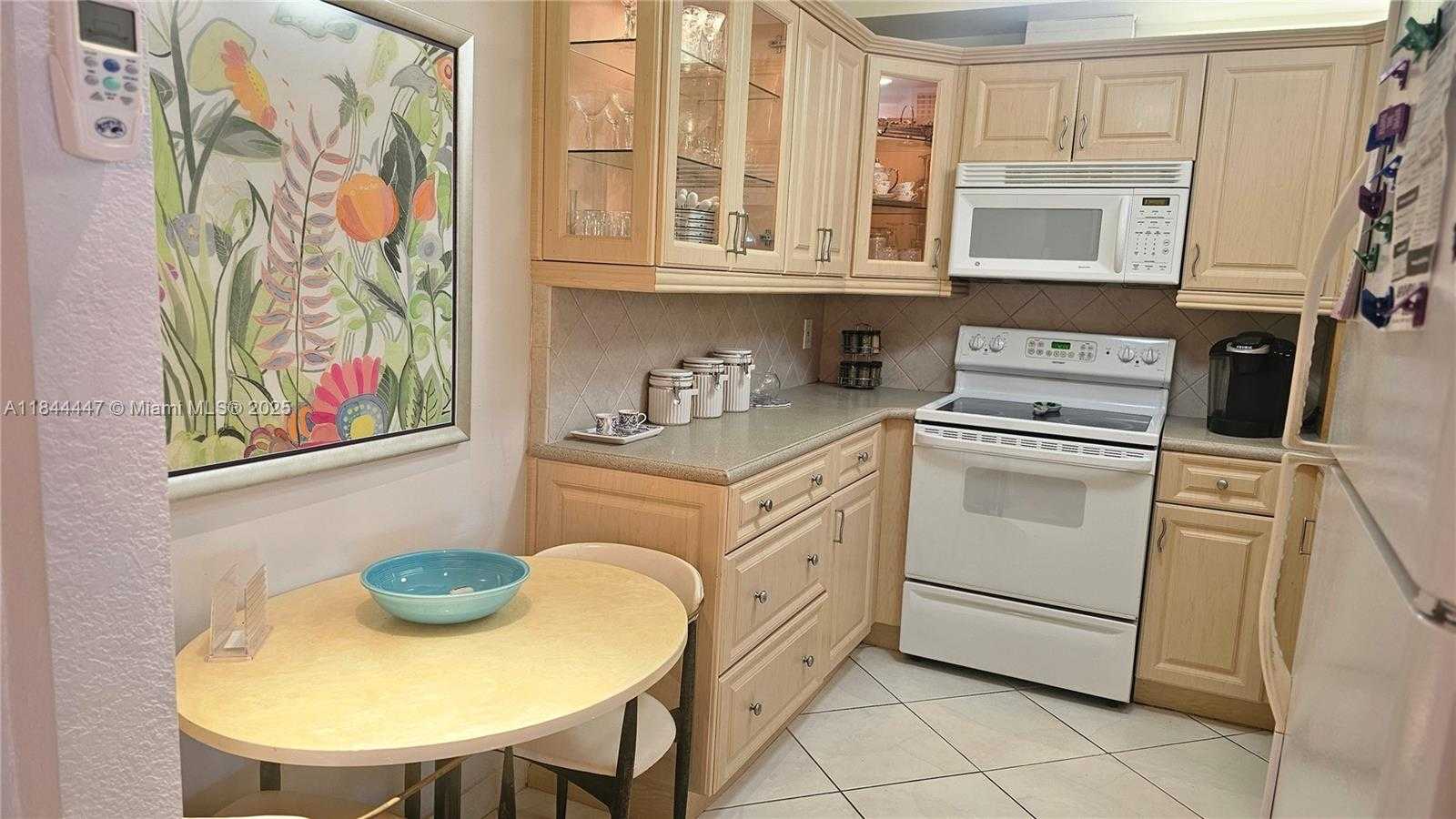 Small Image of 1950 SOUTH OCEAN DR #9C, Hallandale Beach Number 4