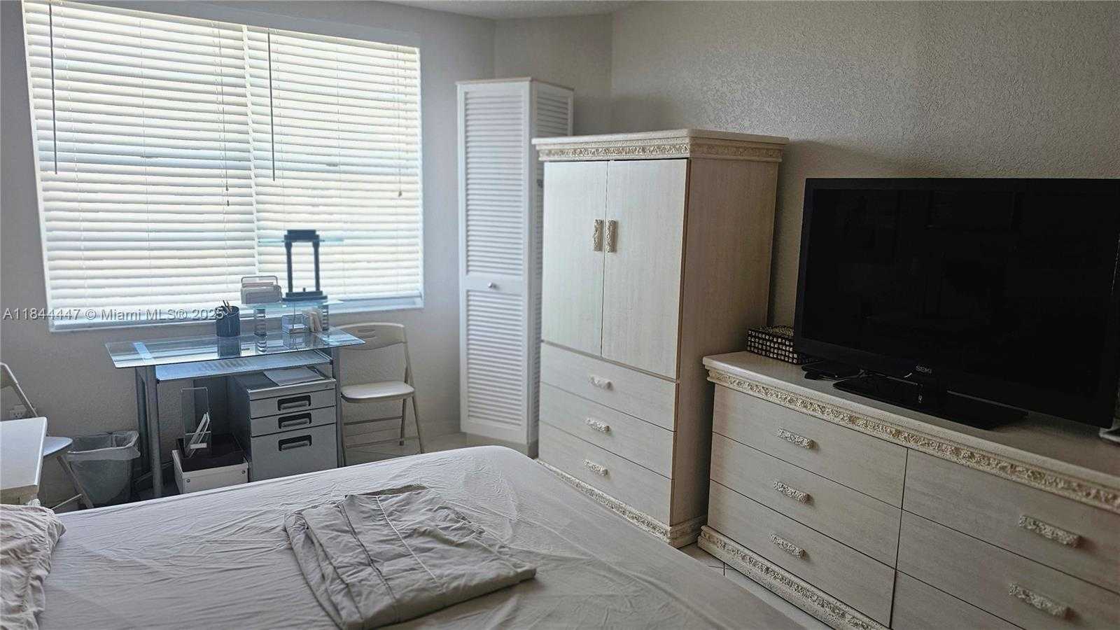Small Image of 1950 SOUTH OCEAN DR #9C, Hallandale Beach Number 8