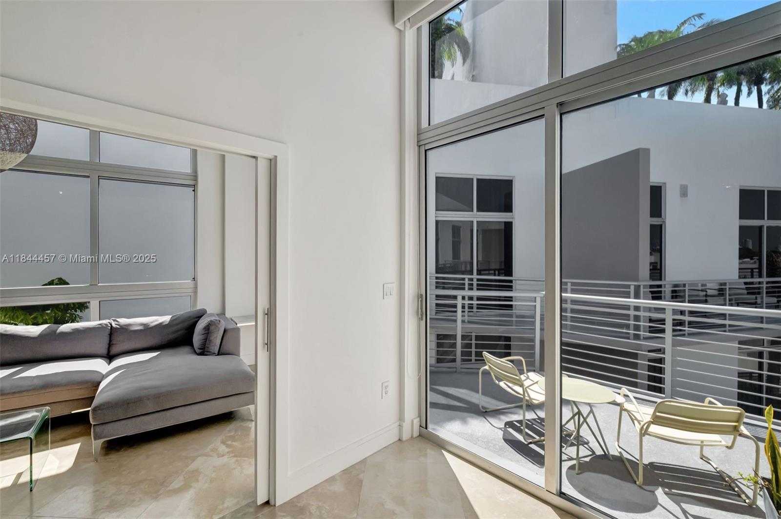 Small Image of 2001 MERIDIAN AVE #PH-15, Miami Beach Number 11