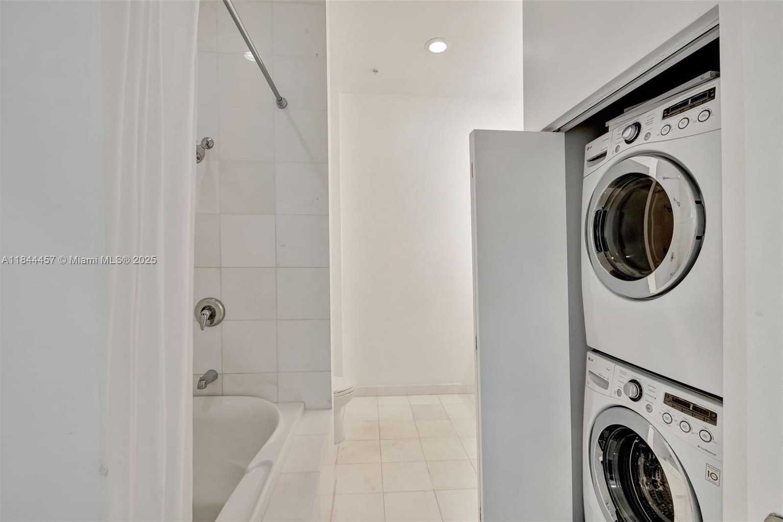 Small Image of 2001 MERIDIAN AVE #PH-15, Miami Beach Number 14