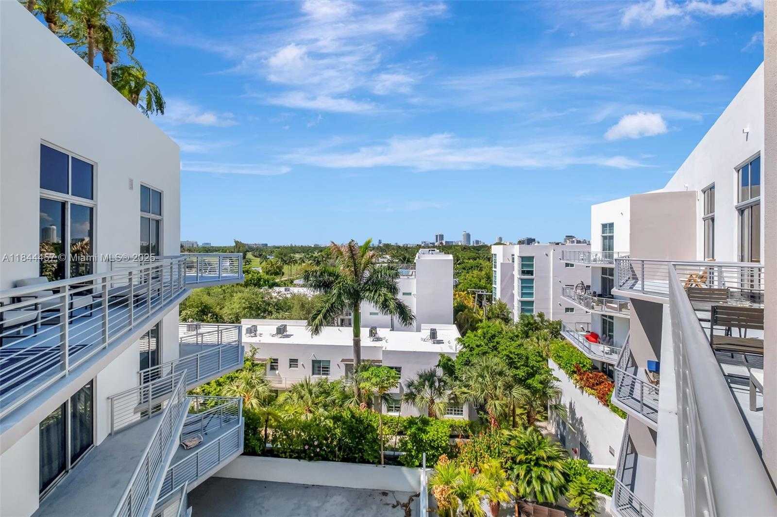 Small Image of 2001 MERIDIAN AVE #PH-15, Miami Beach Number 16