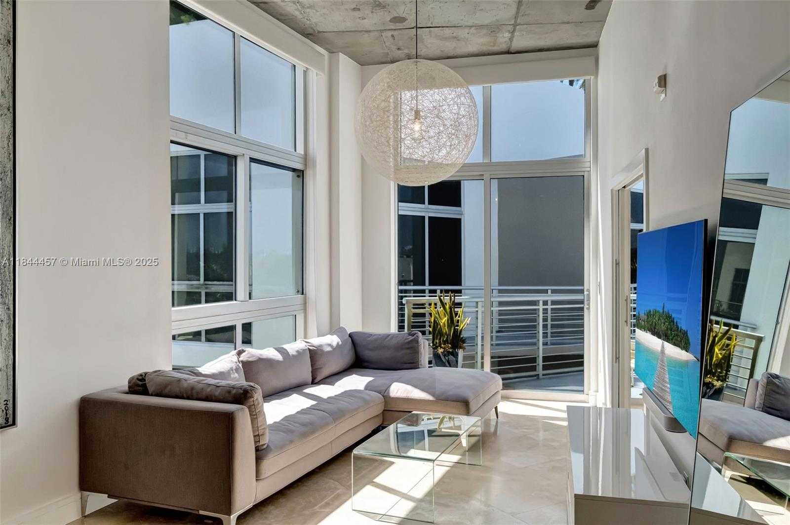 Small Image of 2001 MERIDIAN AVE #PH-15, Miami Beach Number 2