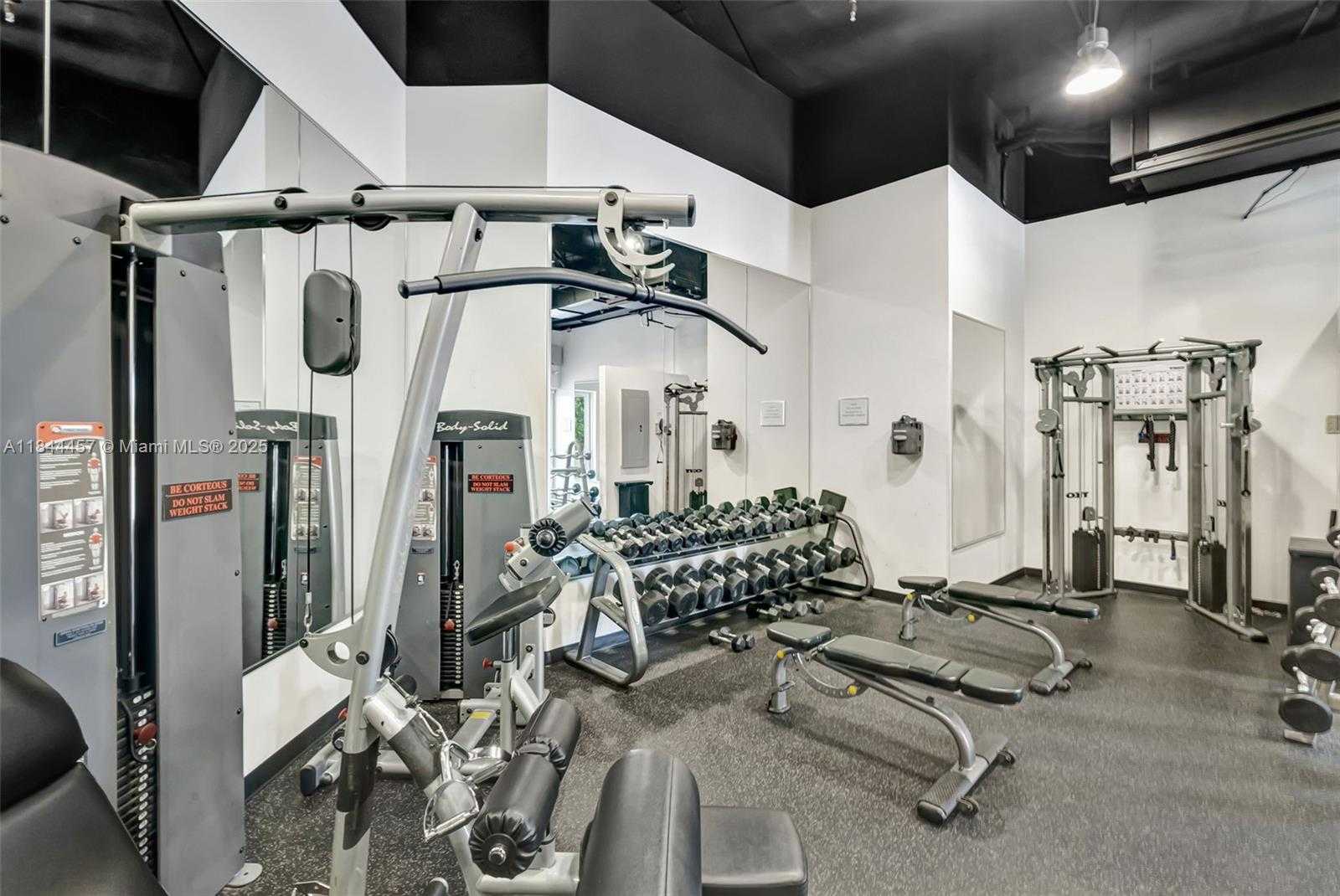 Small Image of 2001 MERIDIAN AVE #PH-15, Miami Beach Number 21