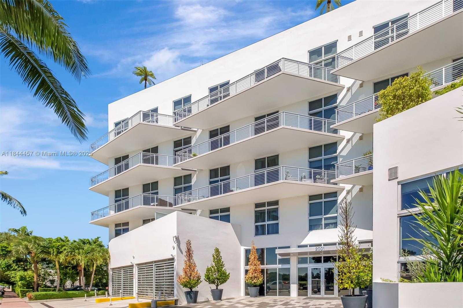 Small Image of 2001 MERIDIAN AVE #PH-15, Miami Beach Number 22