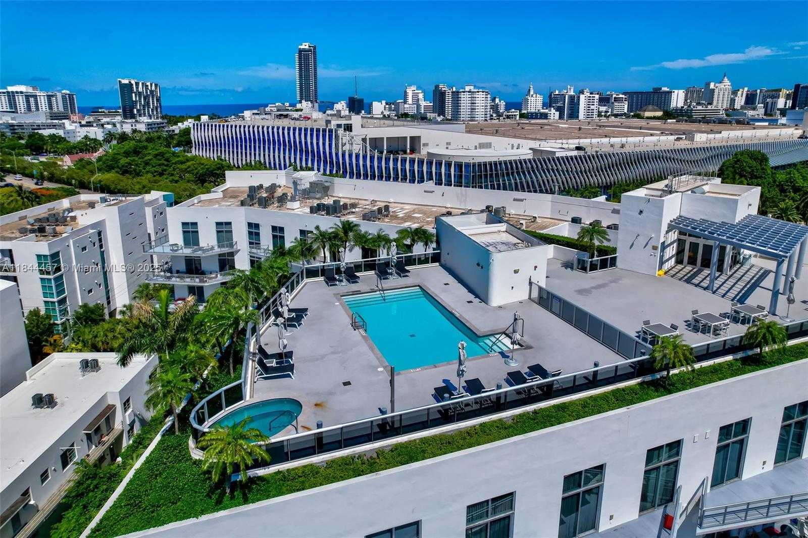 Small Image of 2001 MERIDIAN AVE #PH-15, Miami Beach Number 31
