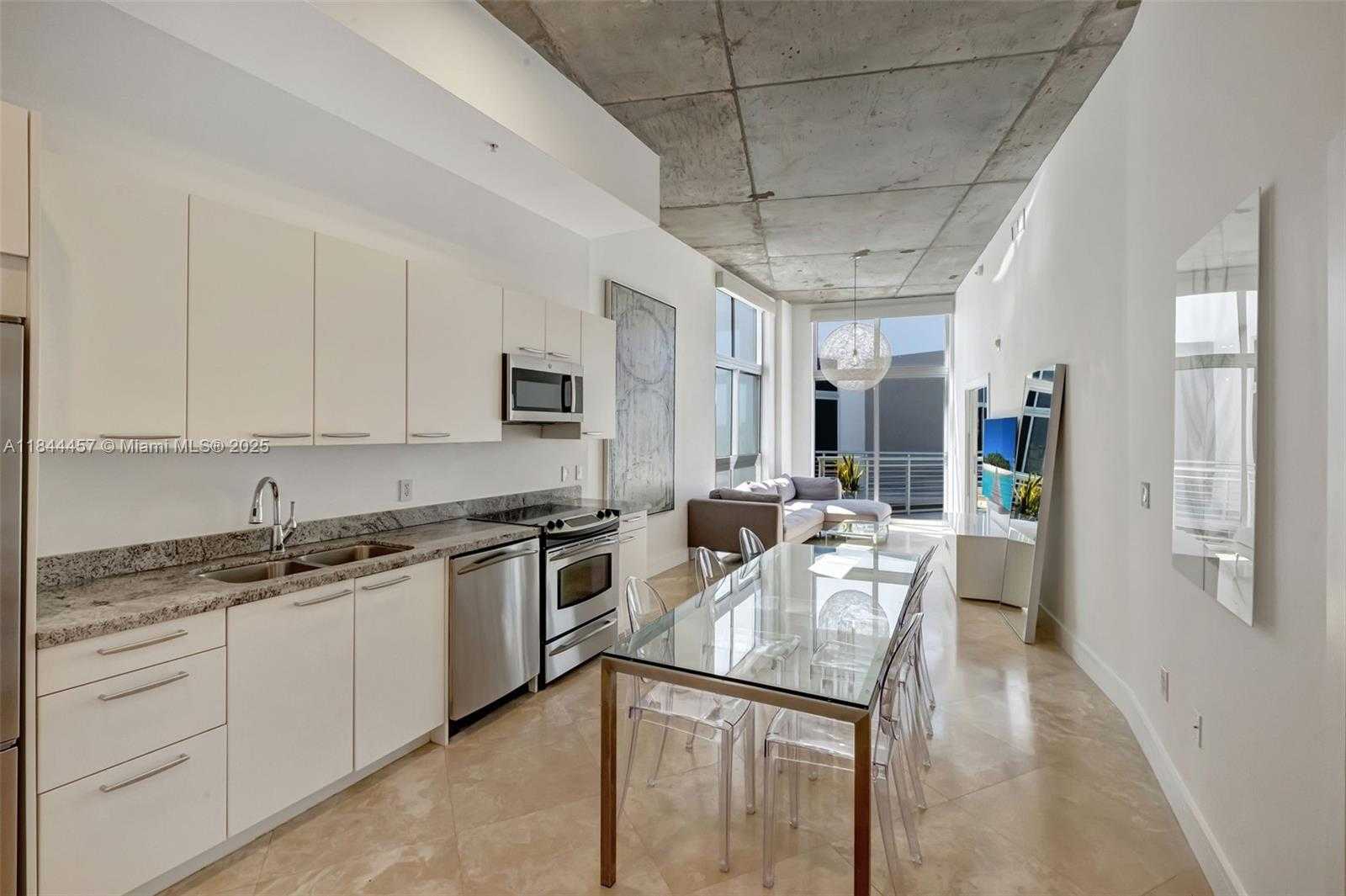 Small Image of 2001 MERIDIAN AVE #PH-15, Miami Beach Number 5