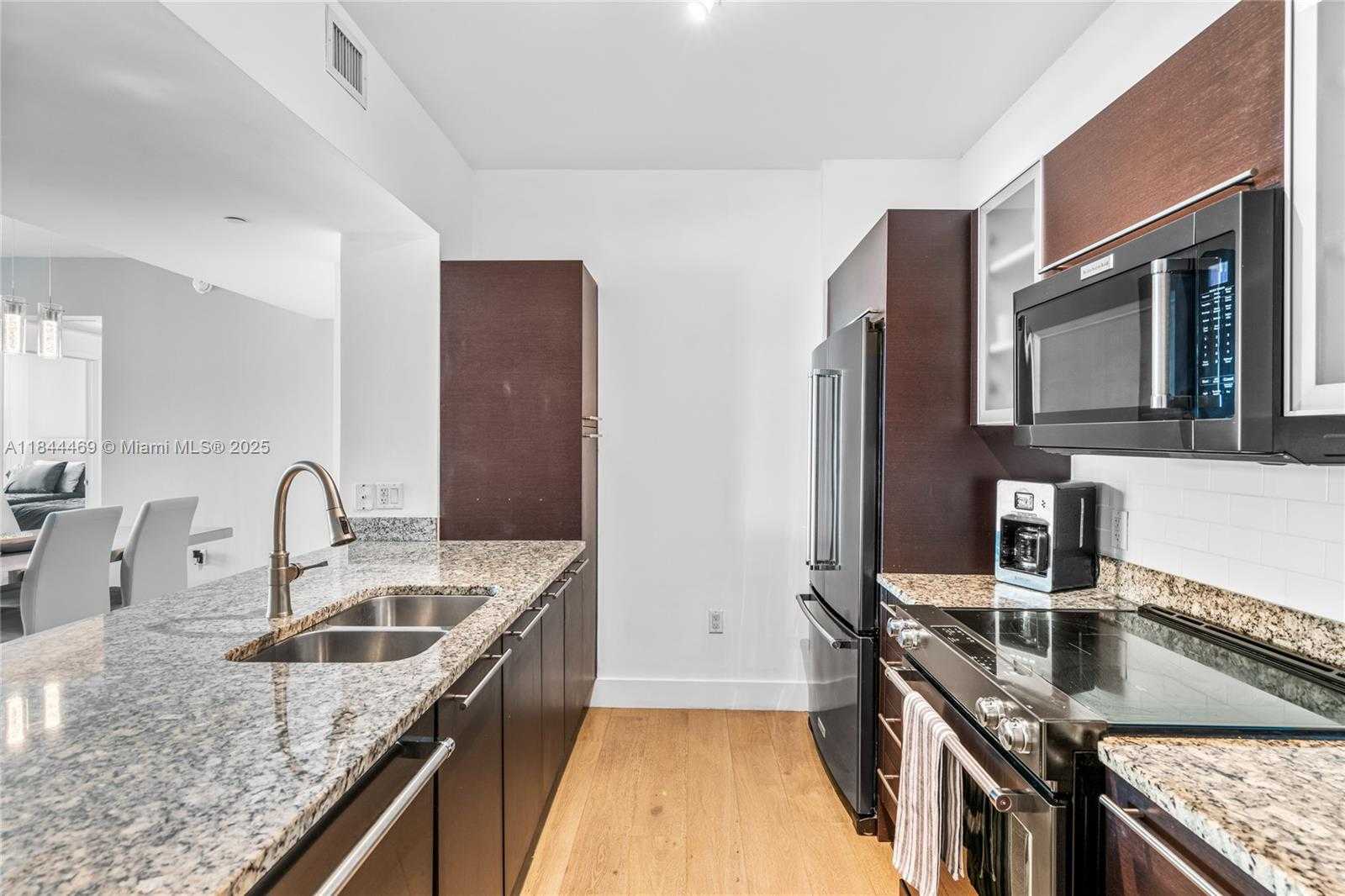 Small Image of 951 BRICKELL AVE #1505, Miami Number 14