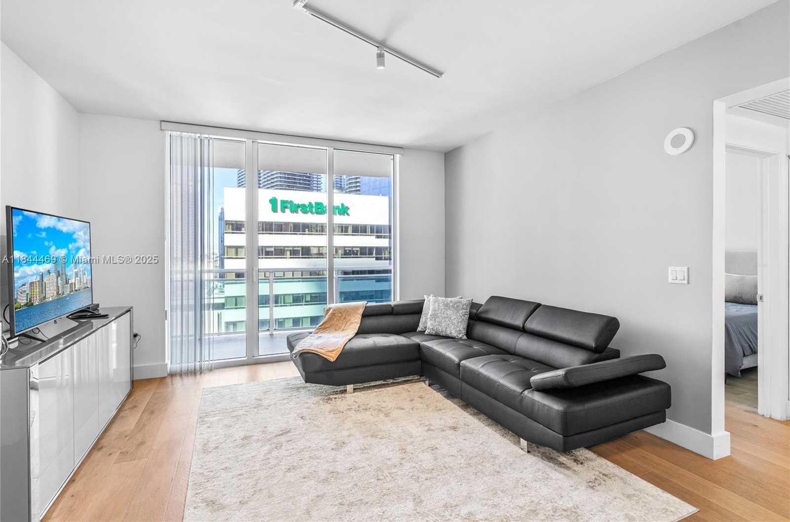 Small Image of 951 BRICKELL AVE #1505, Miami Number 17