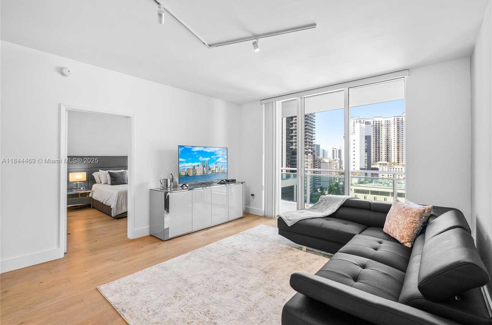 Small Image of 951 BRICKELL AVE #1505, Miami Number 18