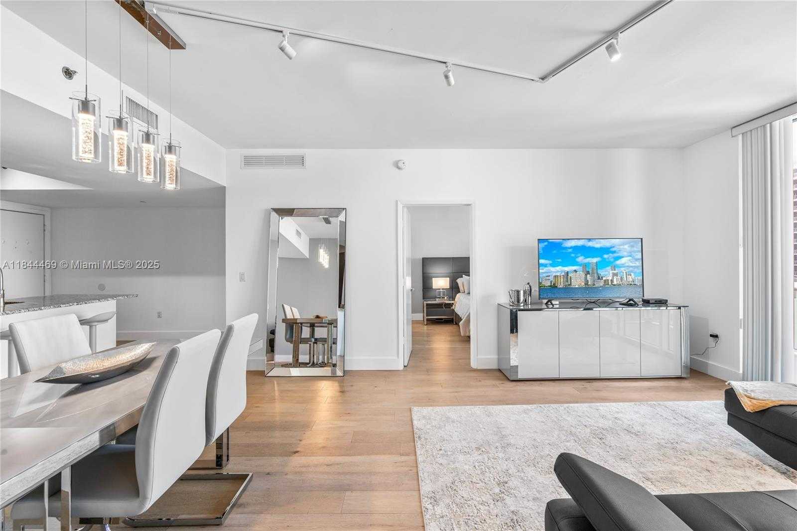 Small Image of 951 BRICKELL AVE #1505, Miami Number 19
