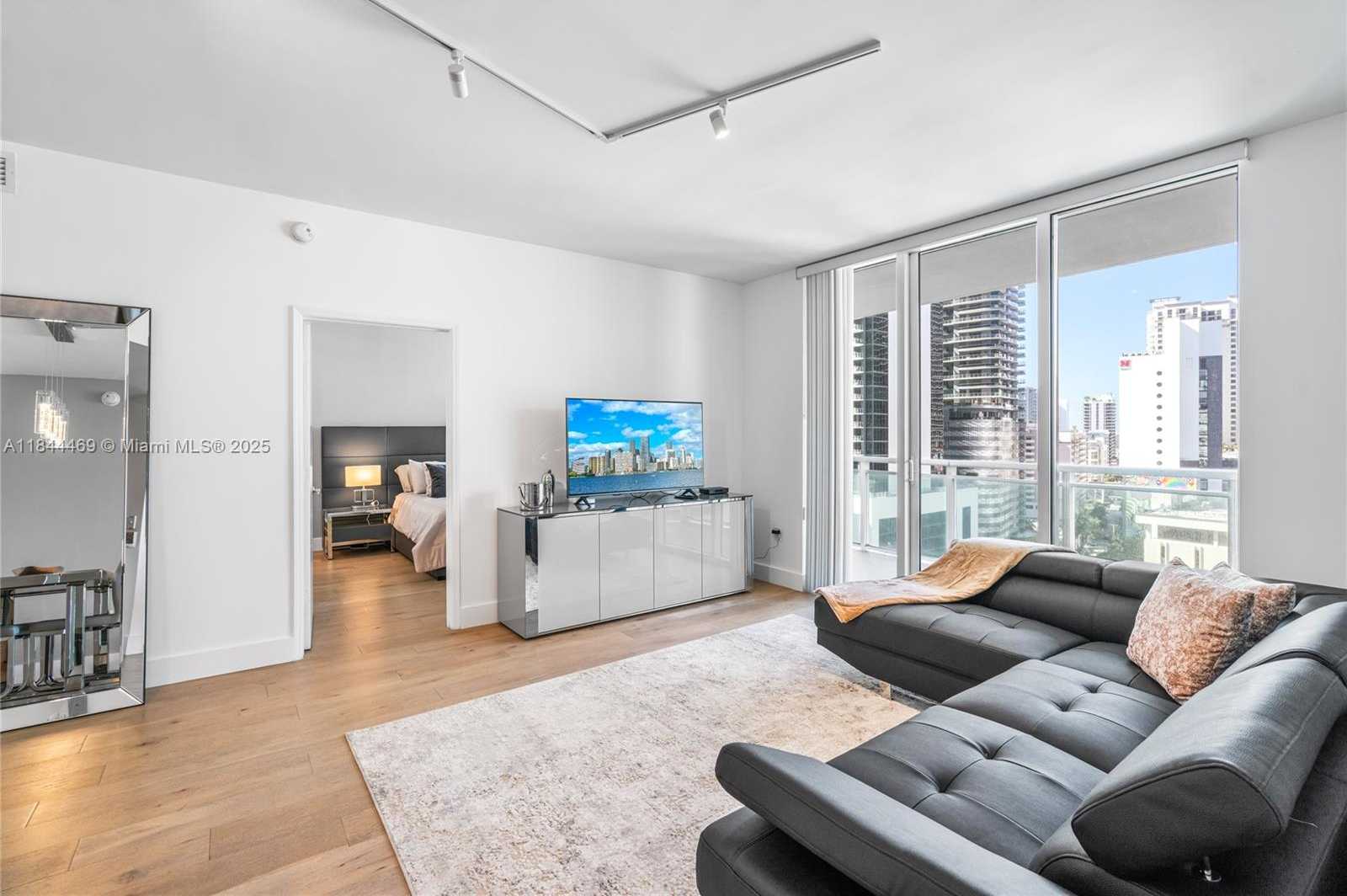 Small Image of 951 BRICKELL AVE #1505, Miami Number 20