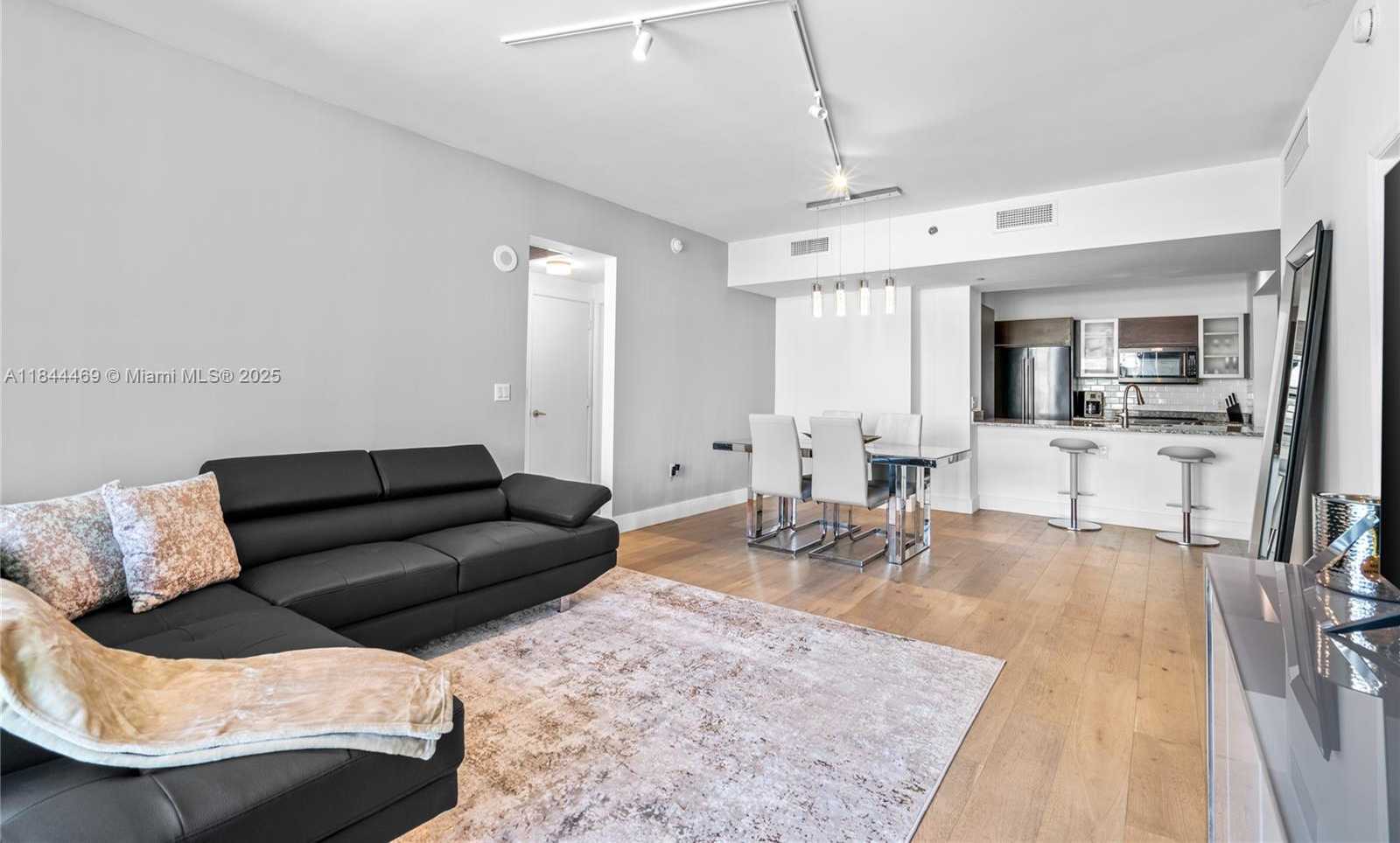 Small Image of 951 BRICKELL AVE #1505, Miami Number 21