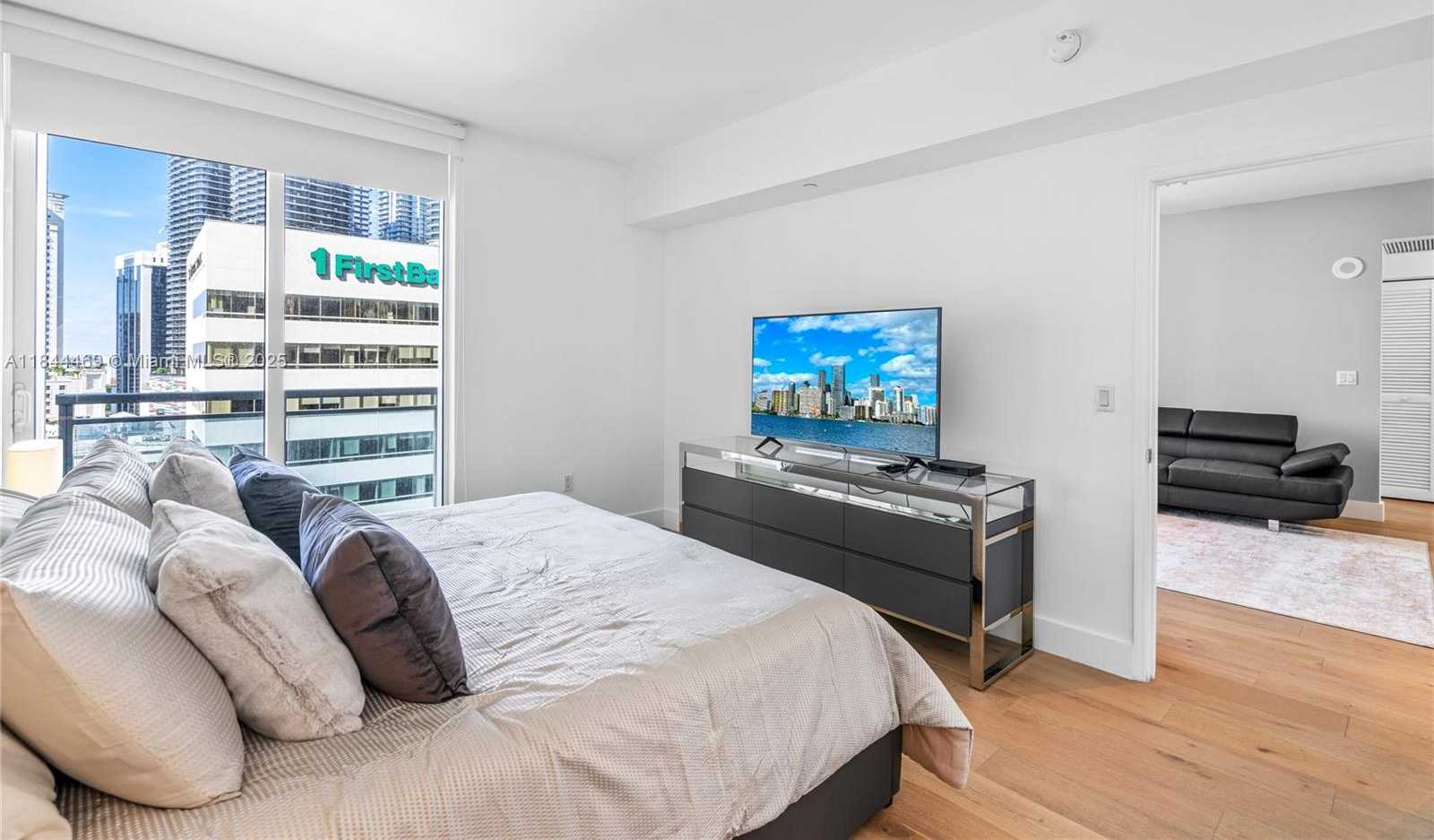 Small Image of 951 BRICKELL AVE #1505, Miami Number 23