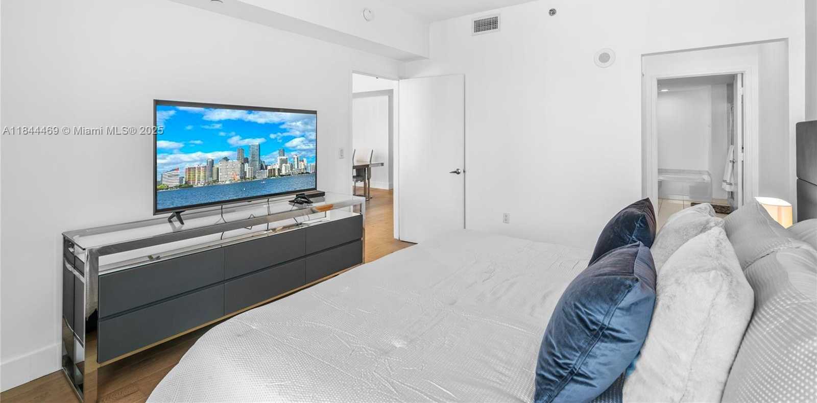 Small Image of 951 BRICKELL AVE #1505, Miami Number 24
