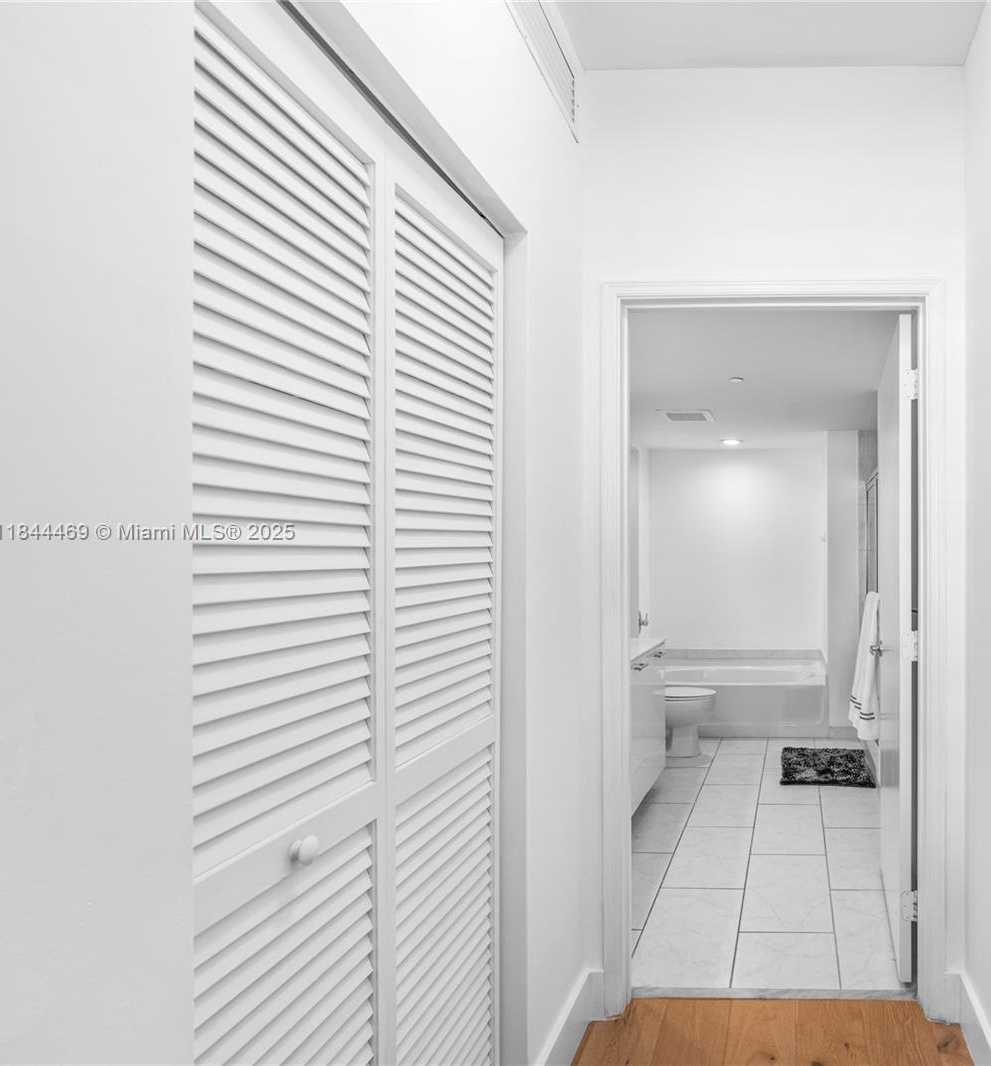 Small Image of 951 BRICKELL AVE #1505, Miami Number 25